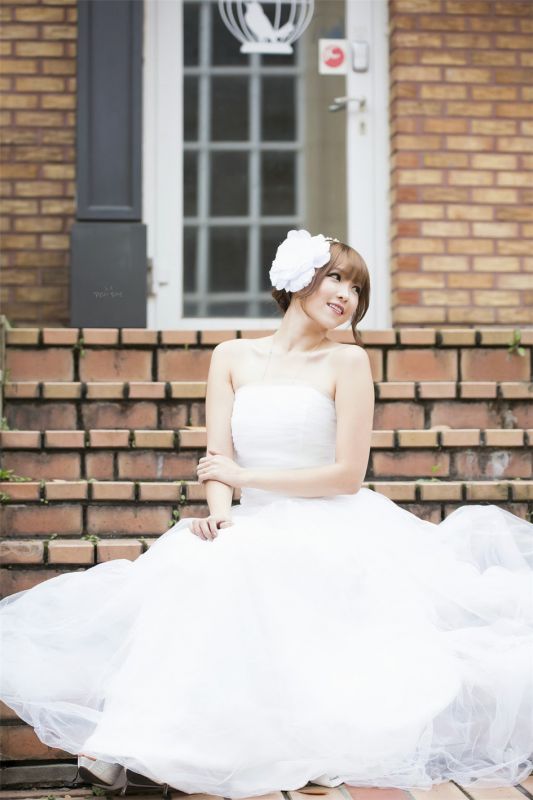 韩国车模李恩慧白色婚纱唯美写照