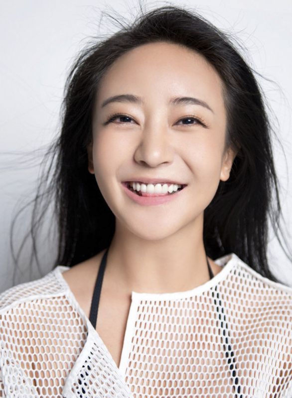 长发飘飘美女姜尘夏日清凉比基尼美照