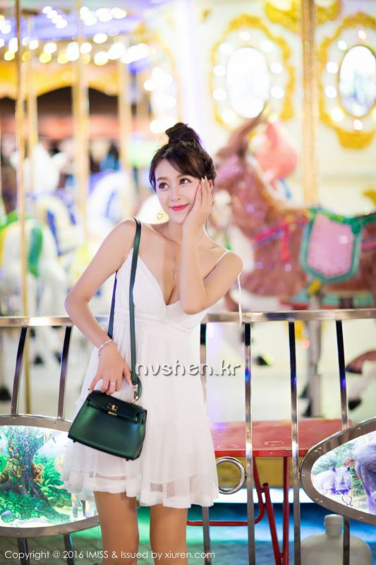 高挑身材美女王曼妮养眼美照图片