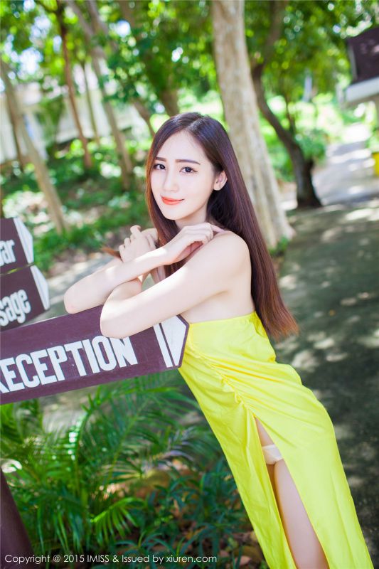 爱蜜社迷人酥胸美女SISY思户外超短裙写照