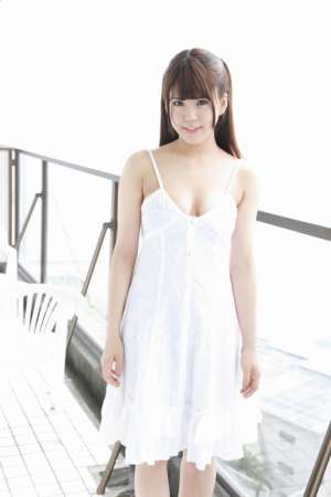 日本G罩杯美女中原未来户外诱人写真
