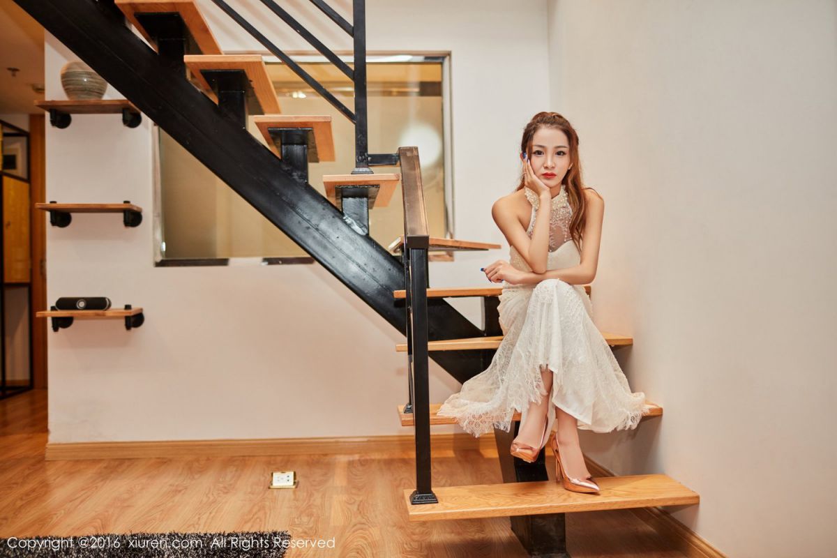 高挑身材美女梁莹Sugar性感黑色内衣写真集