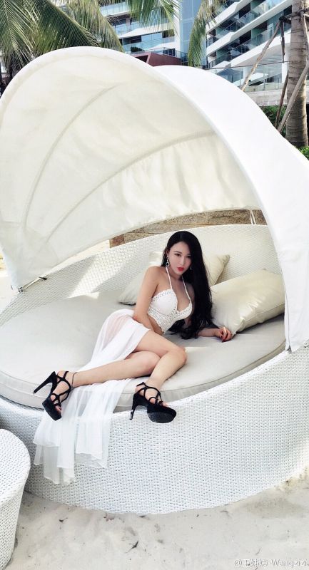 御姐型美女王姊姊性感曲线诱人写真