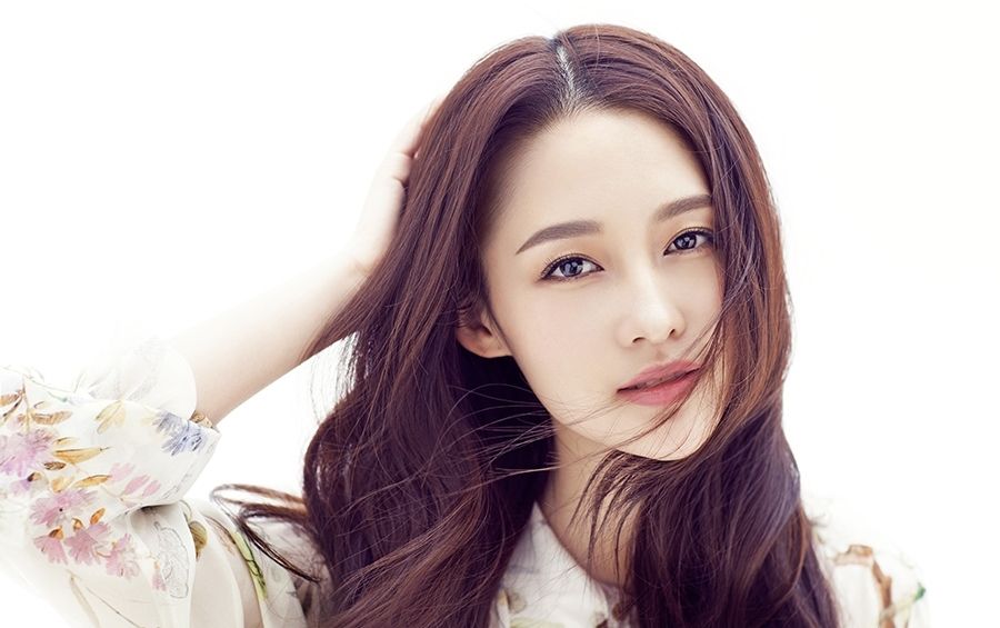 大陆女明星李沁小清新迷人写真