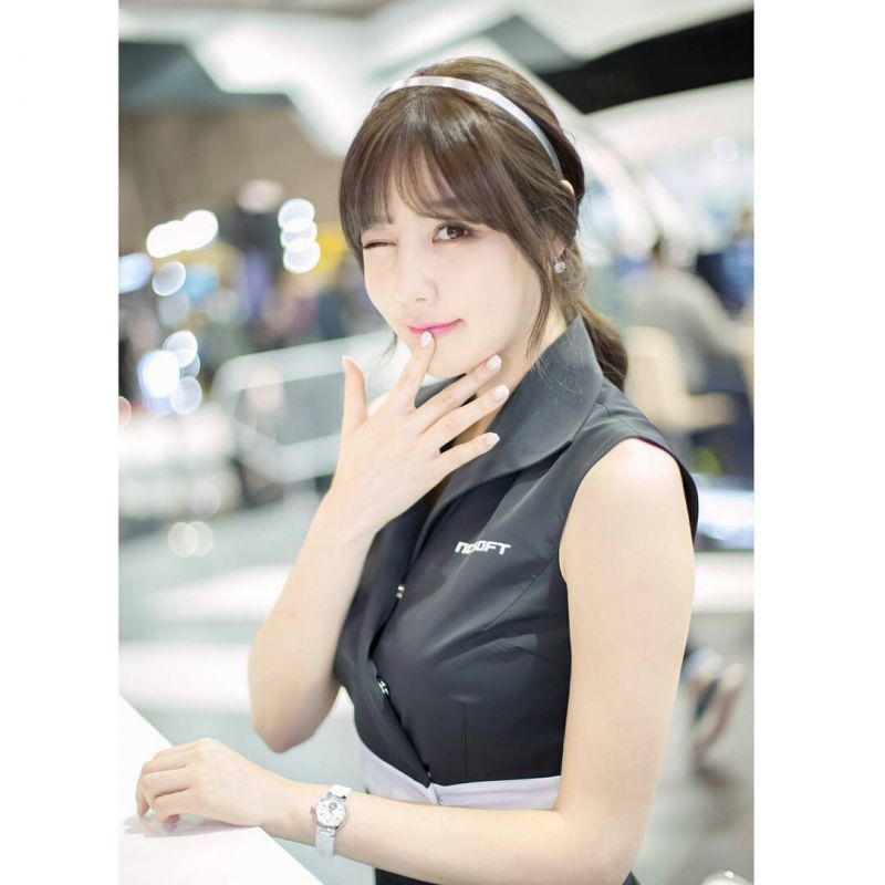 韩国美女车模洪智妍车展摄影图片