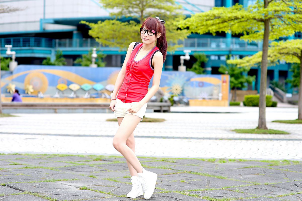 台湾女孩Jessica户外写真展甜美笑容
