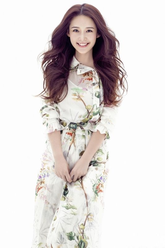 大陆女明星李沁小清新迷人写真