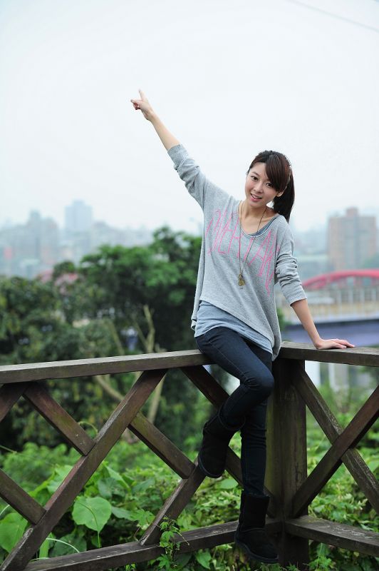 清纯可爱美女萌萌牛仔热裤私拍