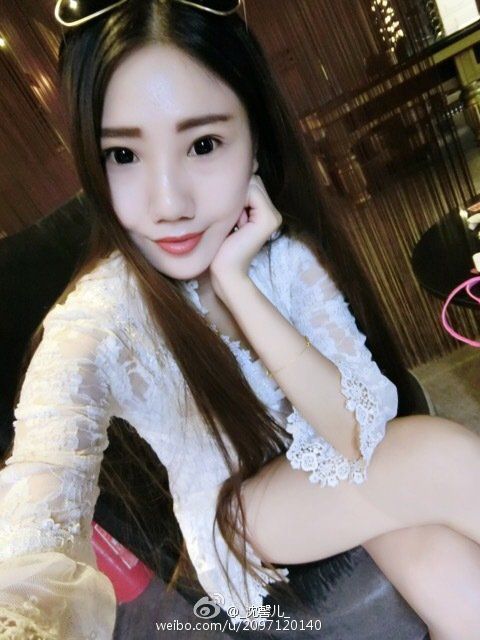 90后模特儿沈馨儿微博自拍美图欣赏