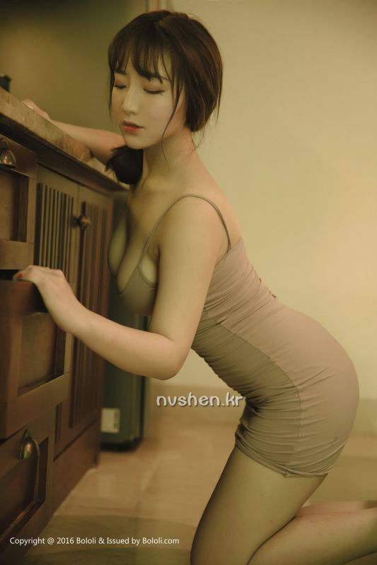 丰满肉感美女芒果柯柯性感诱惑写真