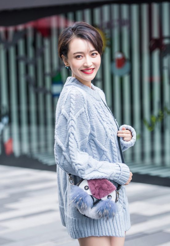 内地女艺人杨洋时尚街拍曝光