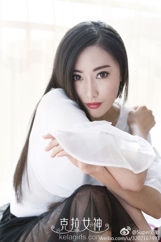 长发飘逸美女颖儿Bang妞家居养眼美照