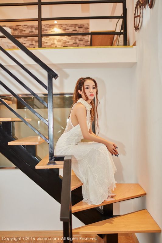 高挑身材美女梁莹Sugar性感黑色内衣写真集