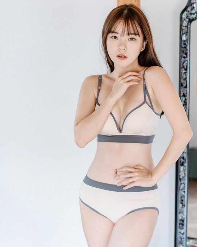 韩国网络美女荷娜私房美照图片