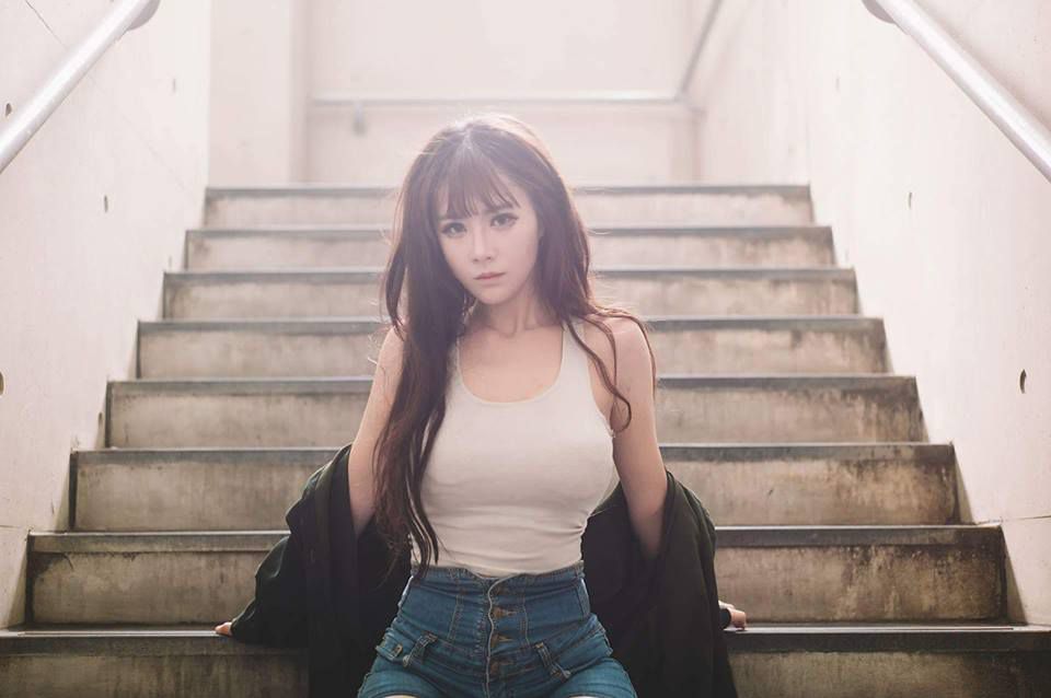 90后美女模特陈\充满忧伤感的私拍照
