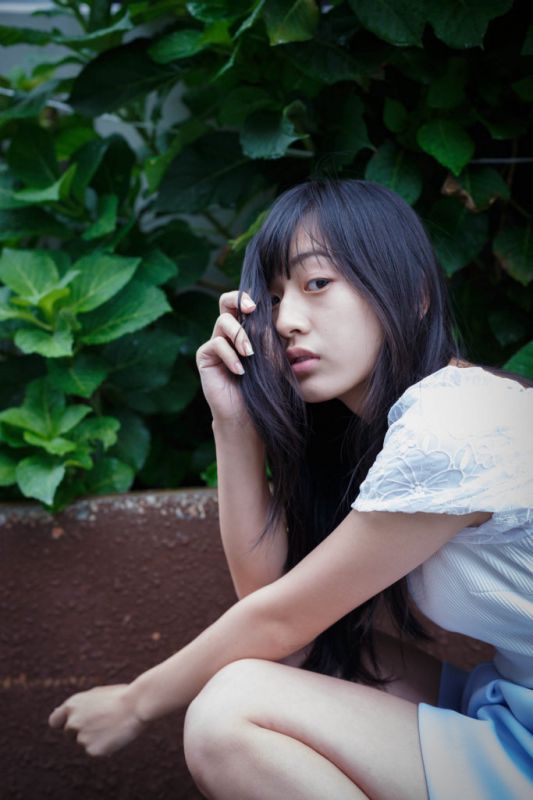 日本清纯美女铃木茜音户外写真图片