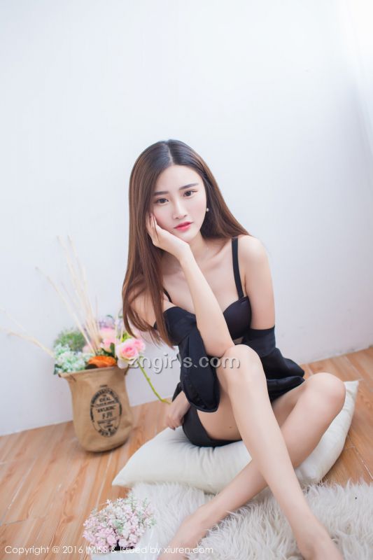 小家碧玉美女格格污巫室内私拍美图