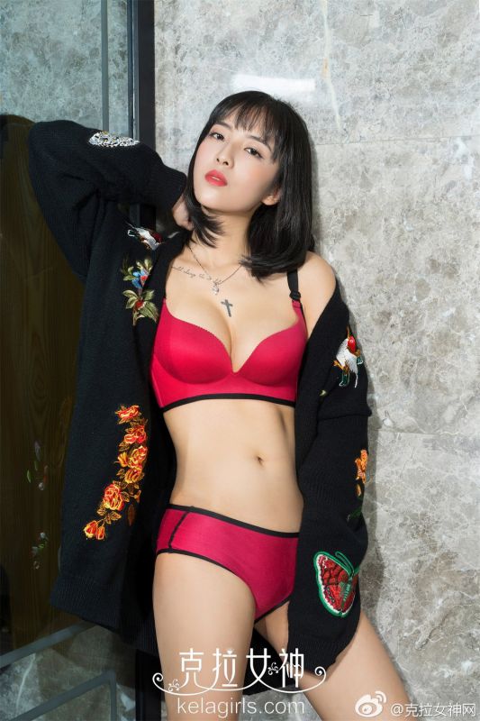 90后短发美女凌雪性感写真图片