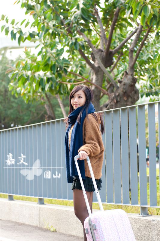 重庆美女校花嘉文冬季街拍照