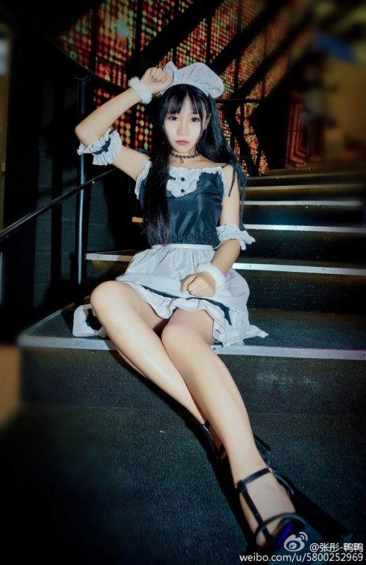 美女showgirl鸭鸭(张彤)自拍图片合辑