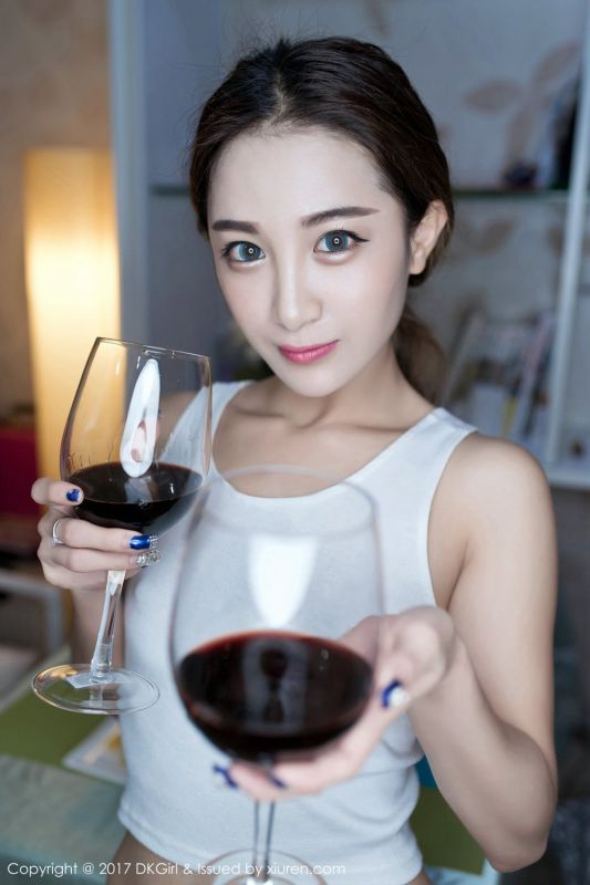 90后嫩妹子梁莹Sugar性感私房照图片