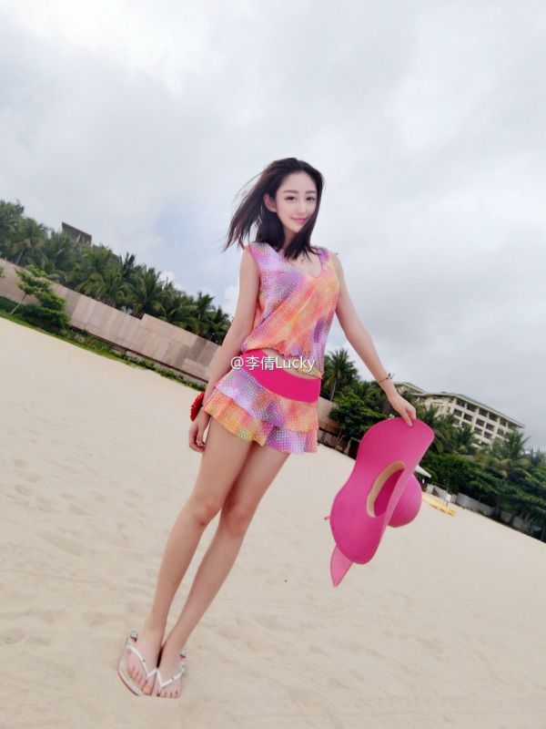 比基尼美女李倩Lucky沙滩自拍图片