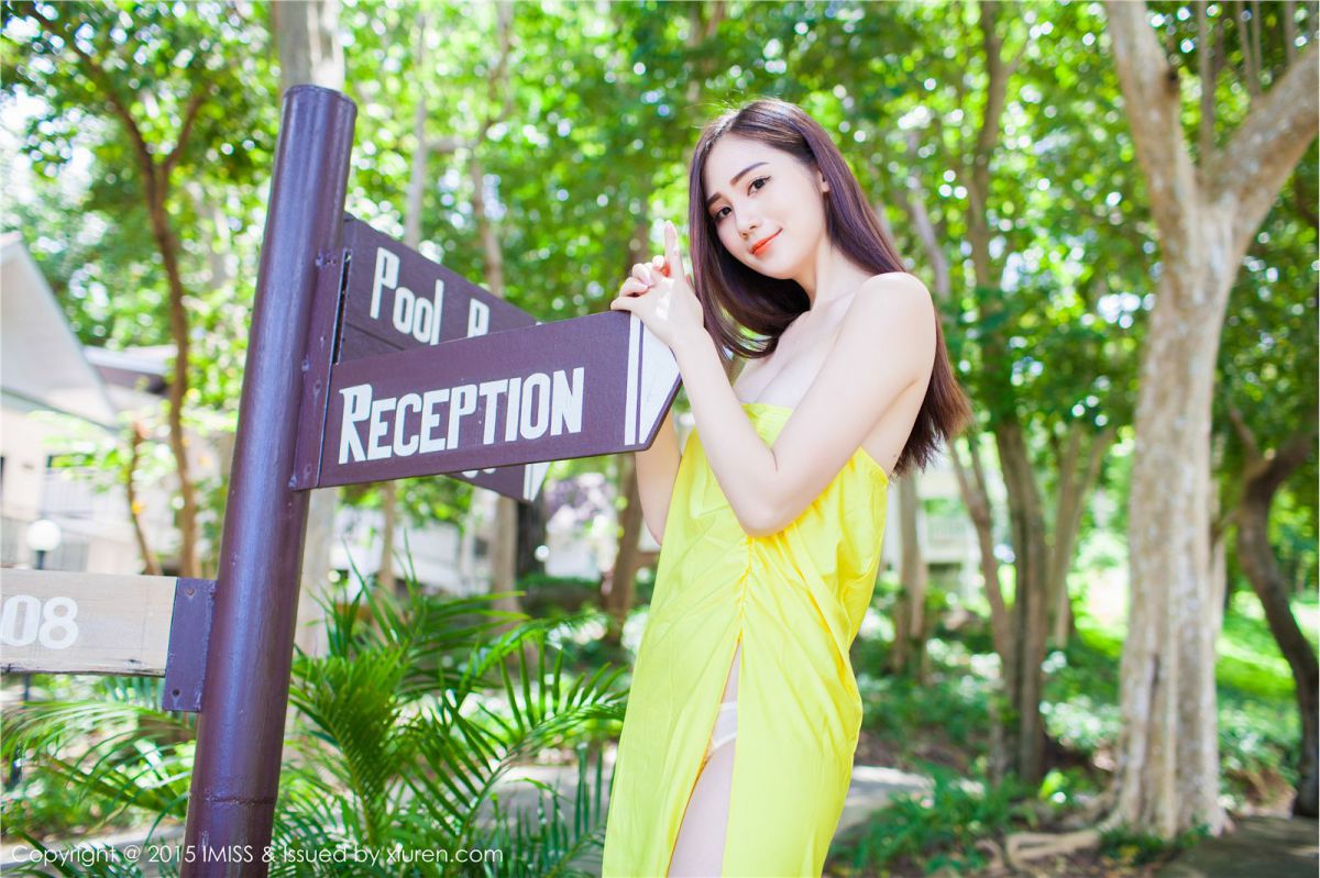 爱蜜社迷人酥胸美女SISY思户外超短裙写照