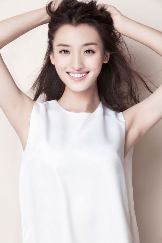 邻家女孩卓煜茜拍新写真展甜美笑容