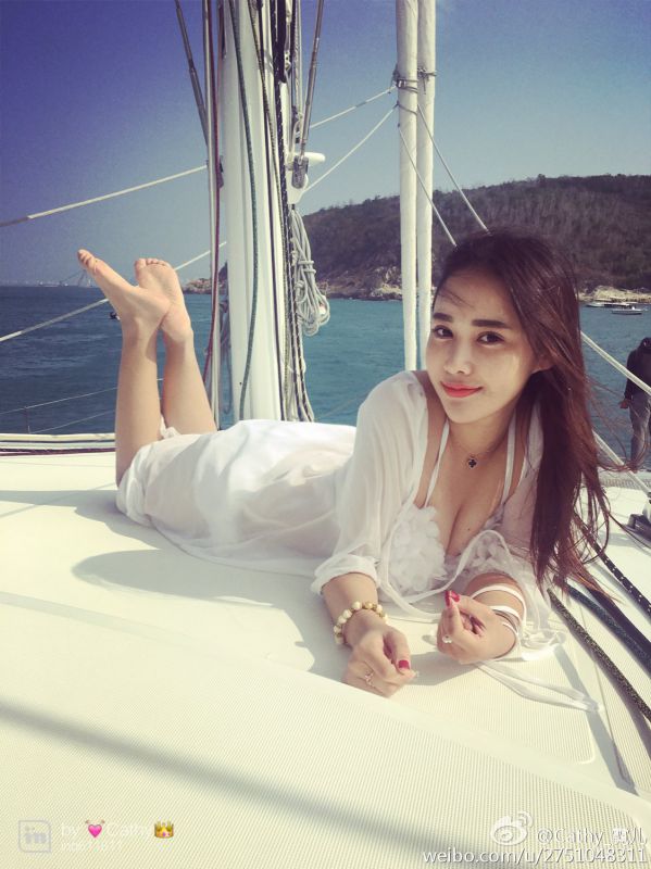 90后粉嫩美女athy_霓儿微博私拍美照
