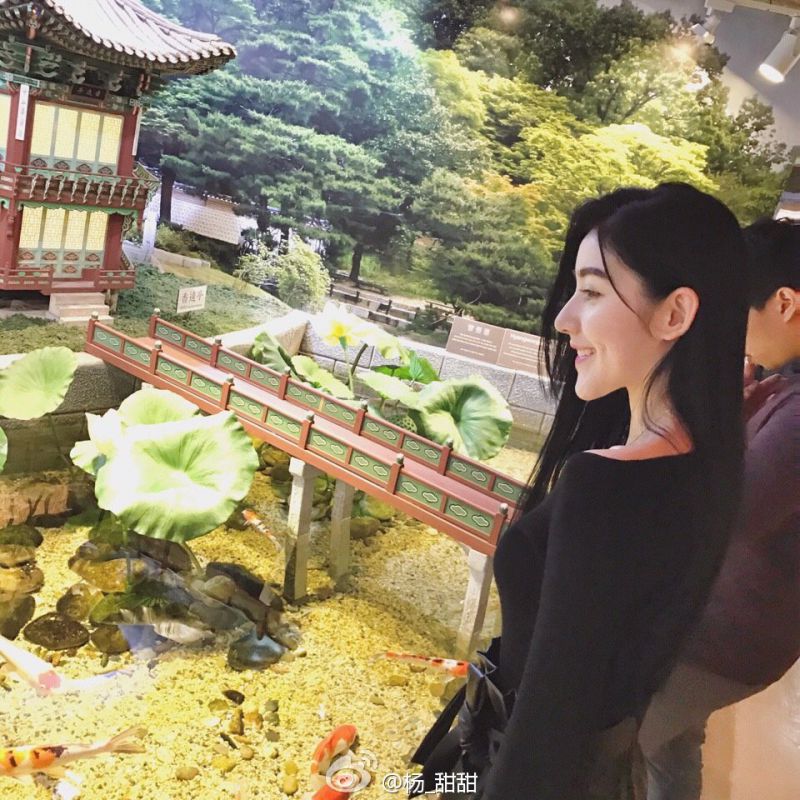 气质型美女杨甜甜微博私拍写真图片