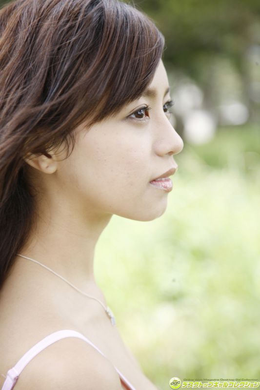 日本萝莉橘丽美户外诱人美照