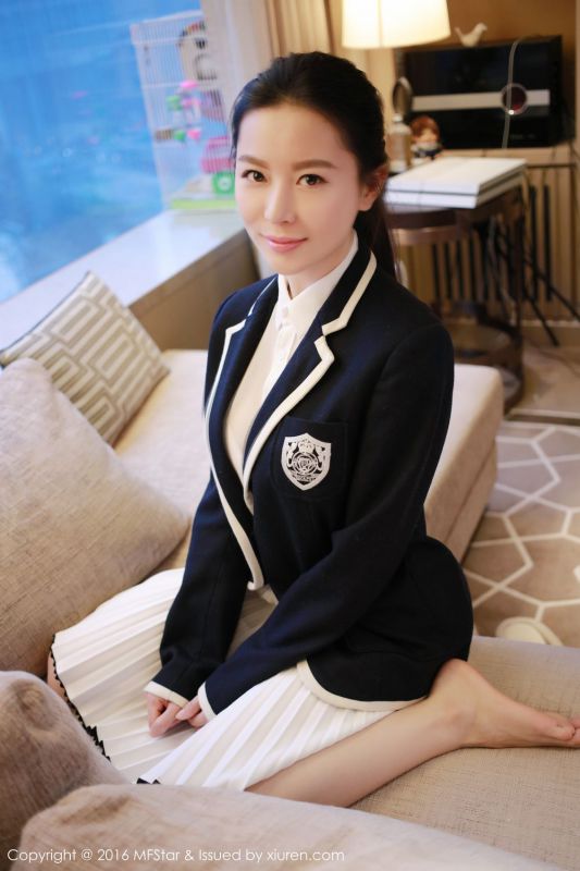 优雅气质美女慕羽茜流露成熟女人韵味