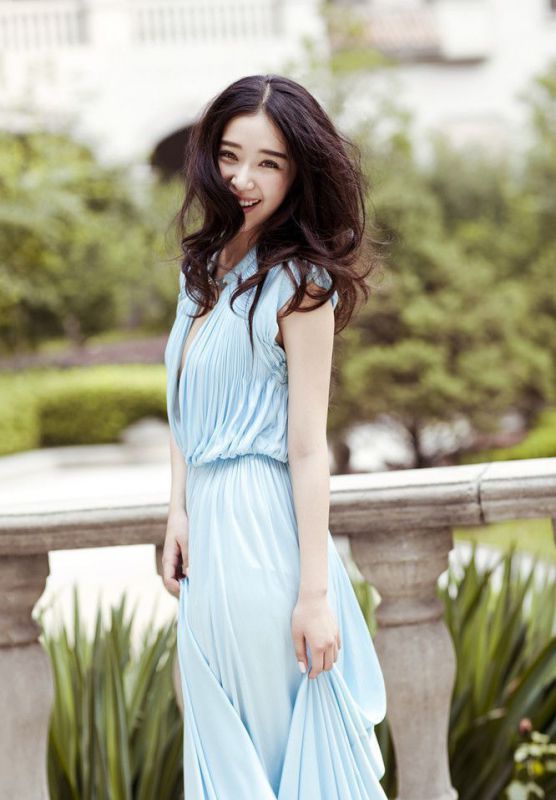 长裙美女阚清子户外性感写真
