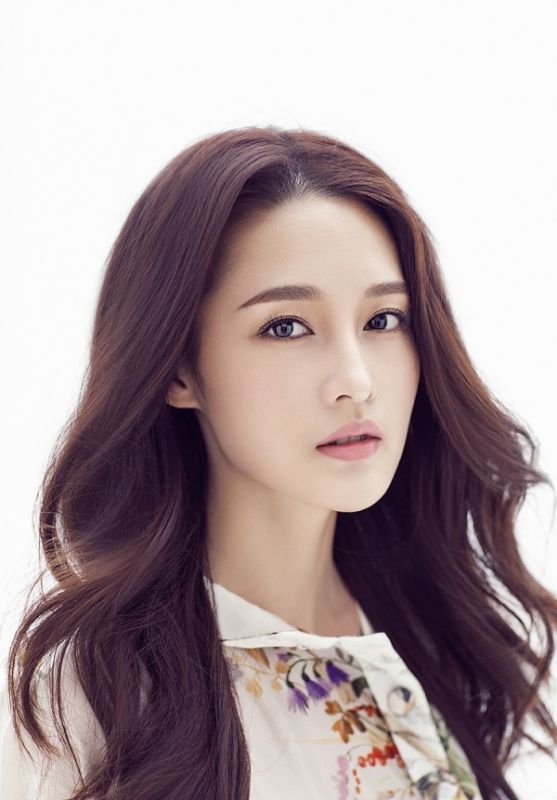 大陆女明星李沁小清新迷人写真