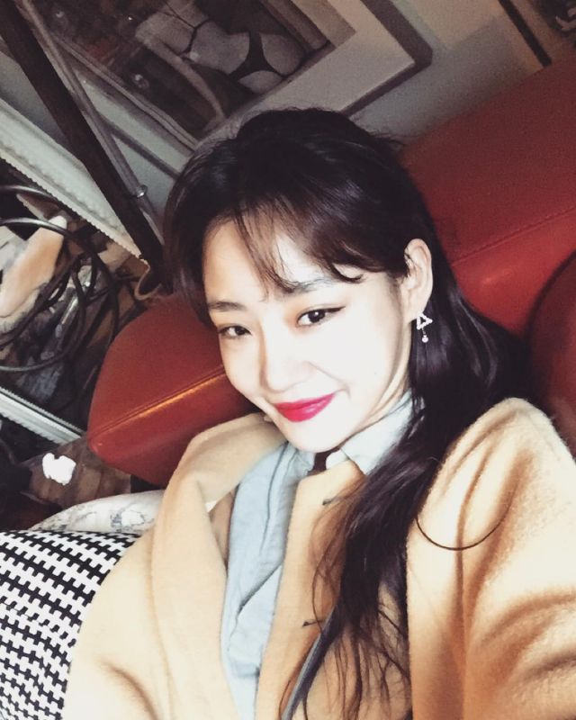 魔鬼身材的韩国美女林智贤户外美照