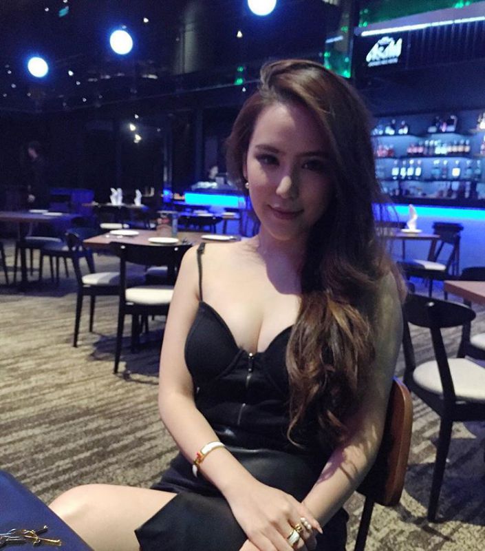 90后漂亮美眉张心恬私拍养眼图片