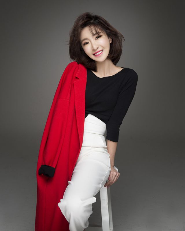 气质美女马晓灿冬日写真大片