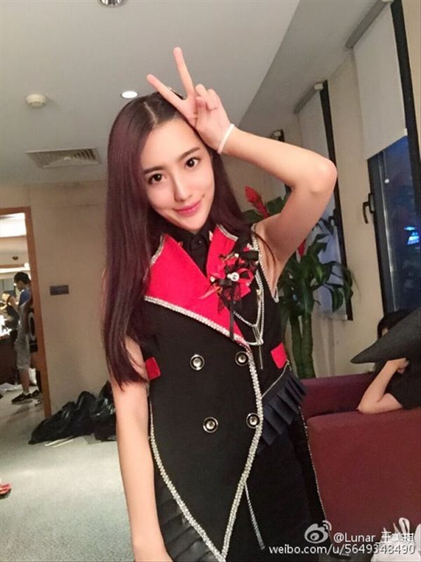 养眼美女图片王美琪微博私拍写真