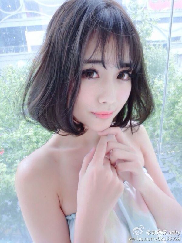 气质氧气美女刘紫妍自拍图片合辑