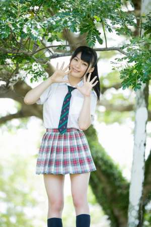 日本大胸美女星名美津纪户外比基尼图片