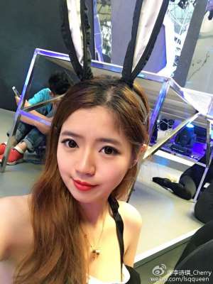 90后美女模特李诗琪微博私拍图片