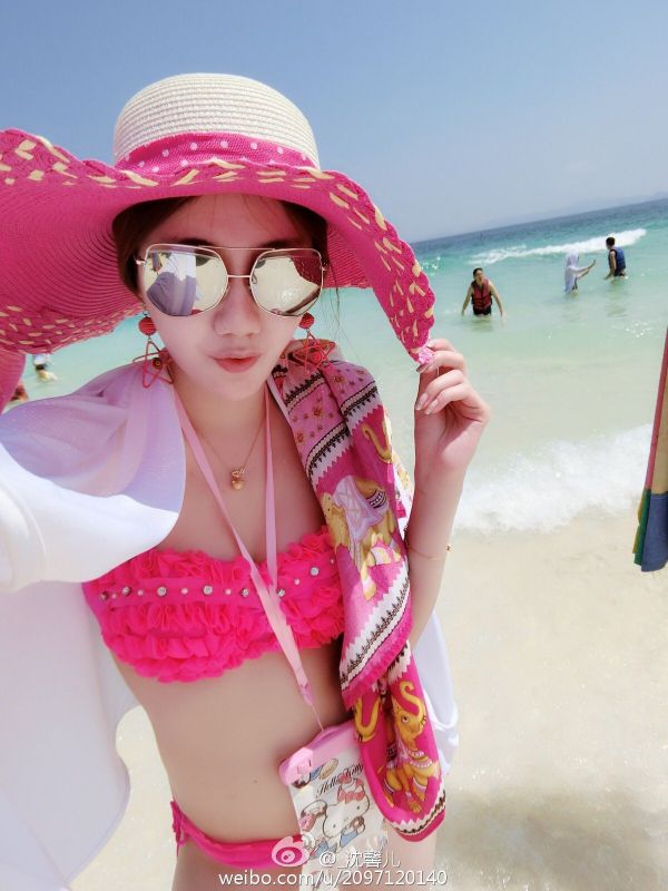 90后模特儿沈馨儿微博自拍美图欣赏