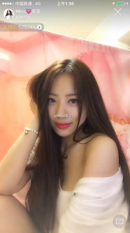 巨乳美女主播Miss爱菲儿自拍图片