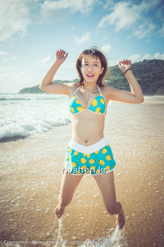 比基尼美女傲娇萌萌旅拍写真图片