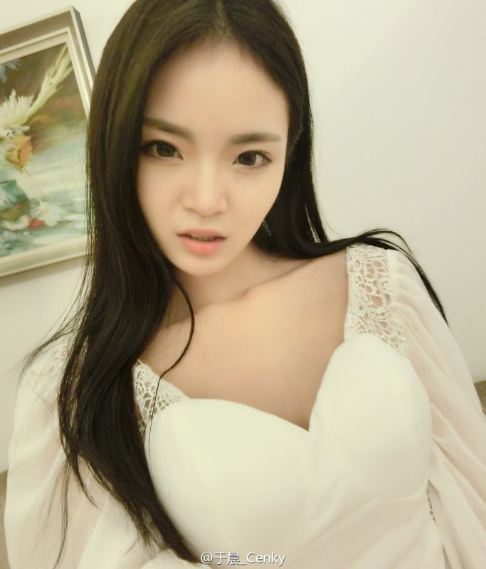 唯美长发美女于晨Cenky自拍养眼美图