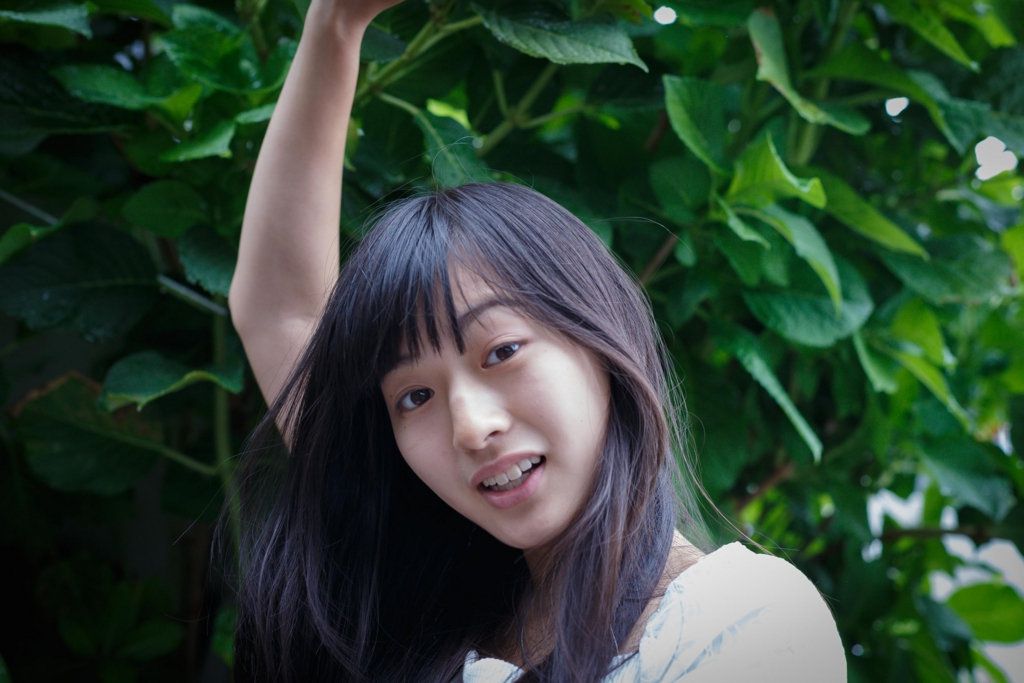 日本清纯美女铃木茜音户外写真图片
