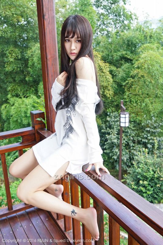 90后平面模特Cheryl青树旅拍写真图片