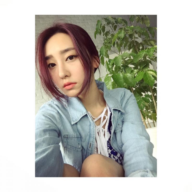 台湾邻家女孩周伊琏迷人自拍照