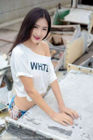 90后美女模特周琰琳LIN性感写真图片