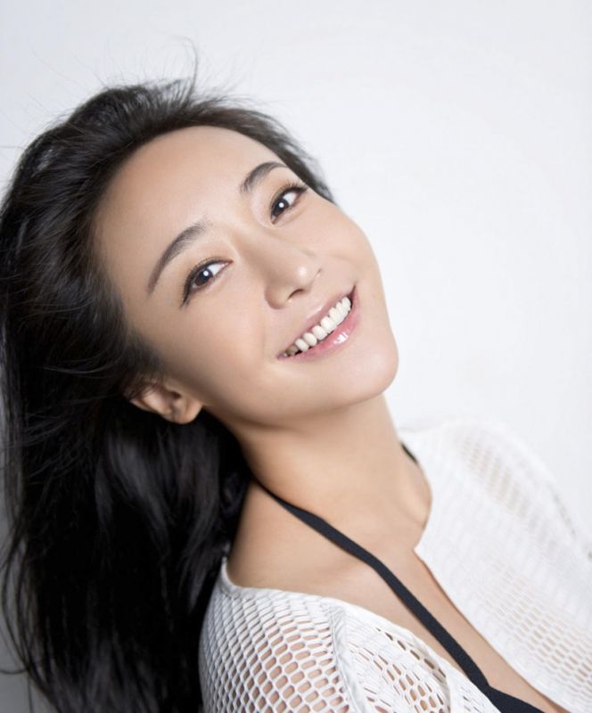 长发飘飘美女姜尘夏日清凉比基尼美照